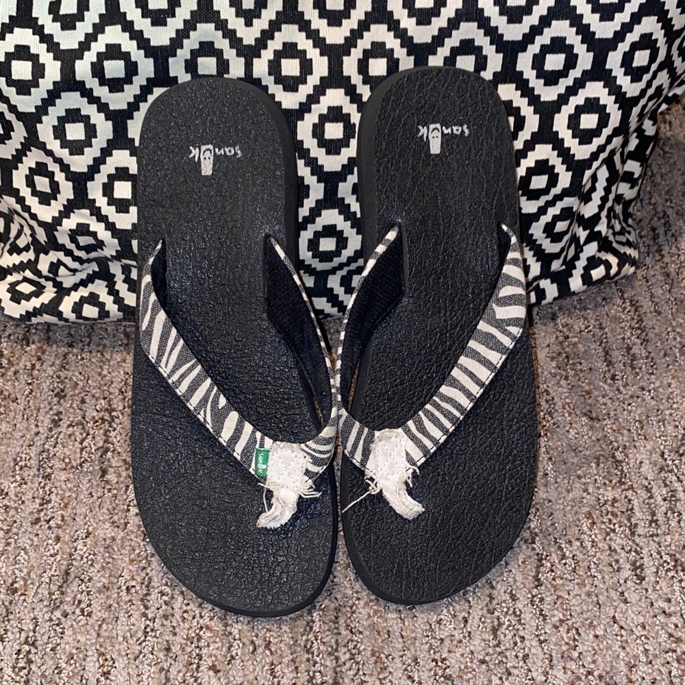 Sanuk Sandles Zebra Print Size 7